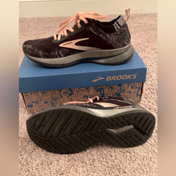 Womens Brooks size 6.5 - Picture 2 of 4